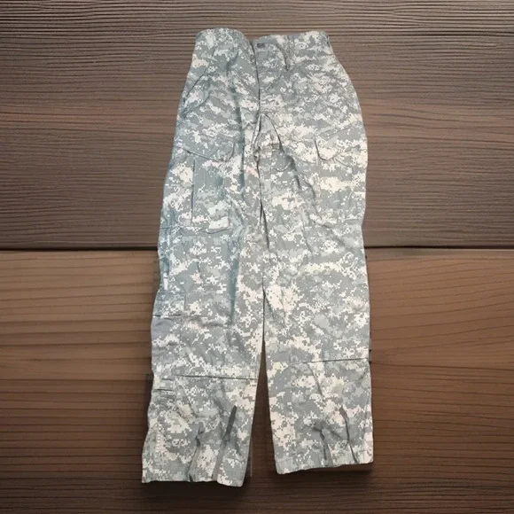 US Army Combat Uniform ACU Digital Camo Cargo Pants Mens M 32x30 Military USA - Picture 1 of 7